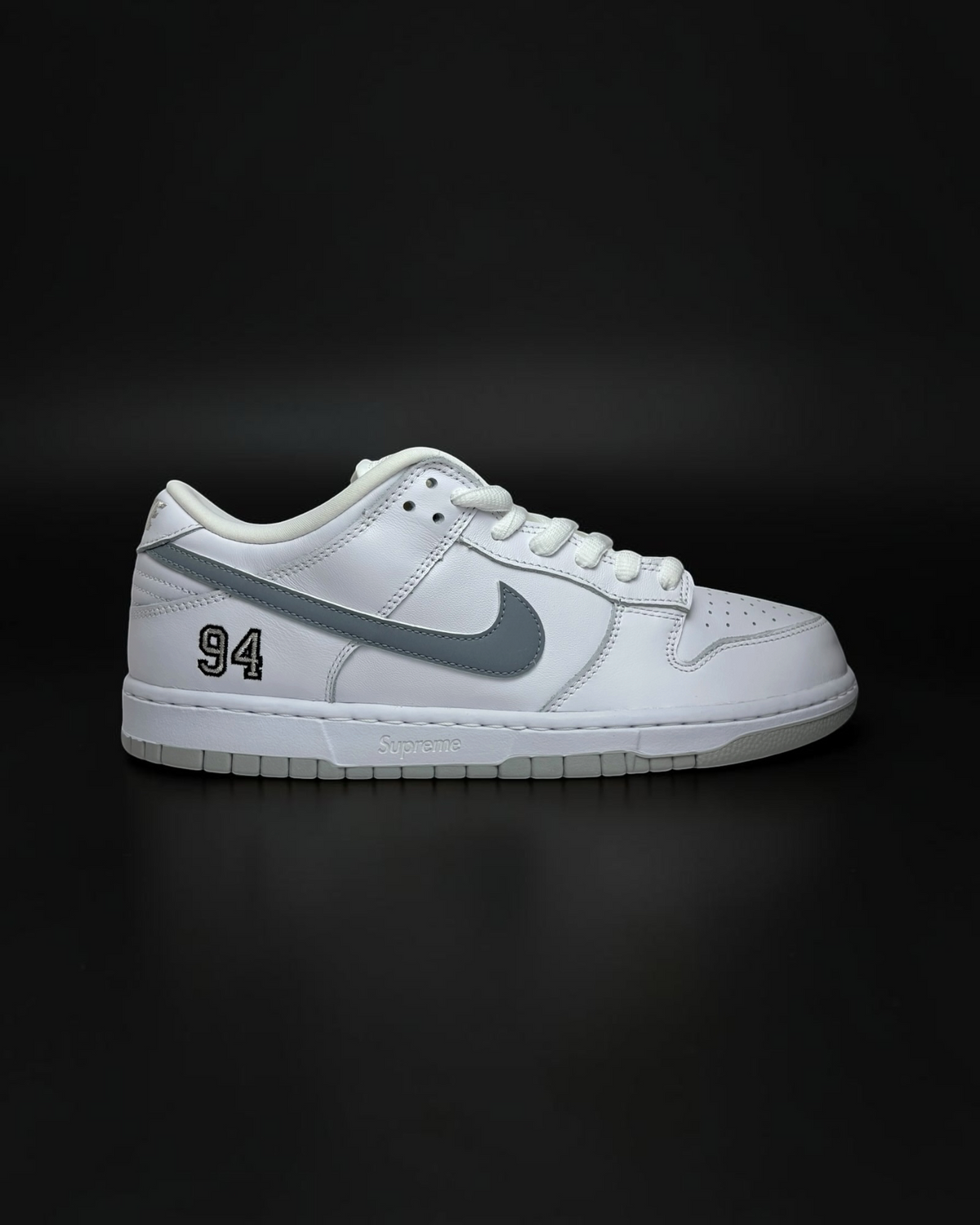Nike SB Dunk Low Supreme
