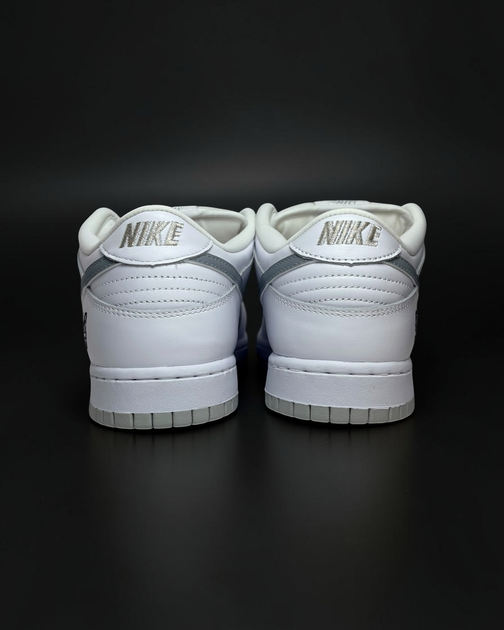 Nike SB Dunk Low Supreme