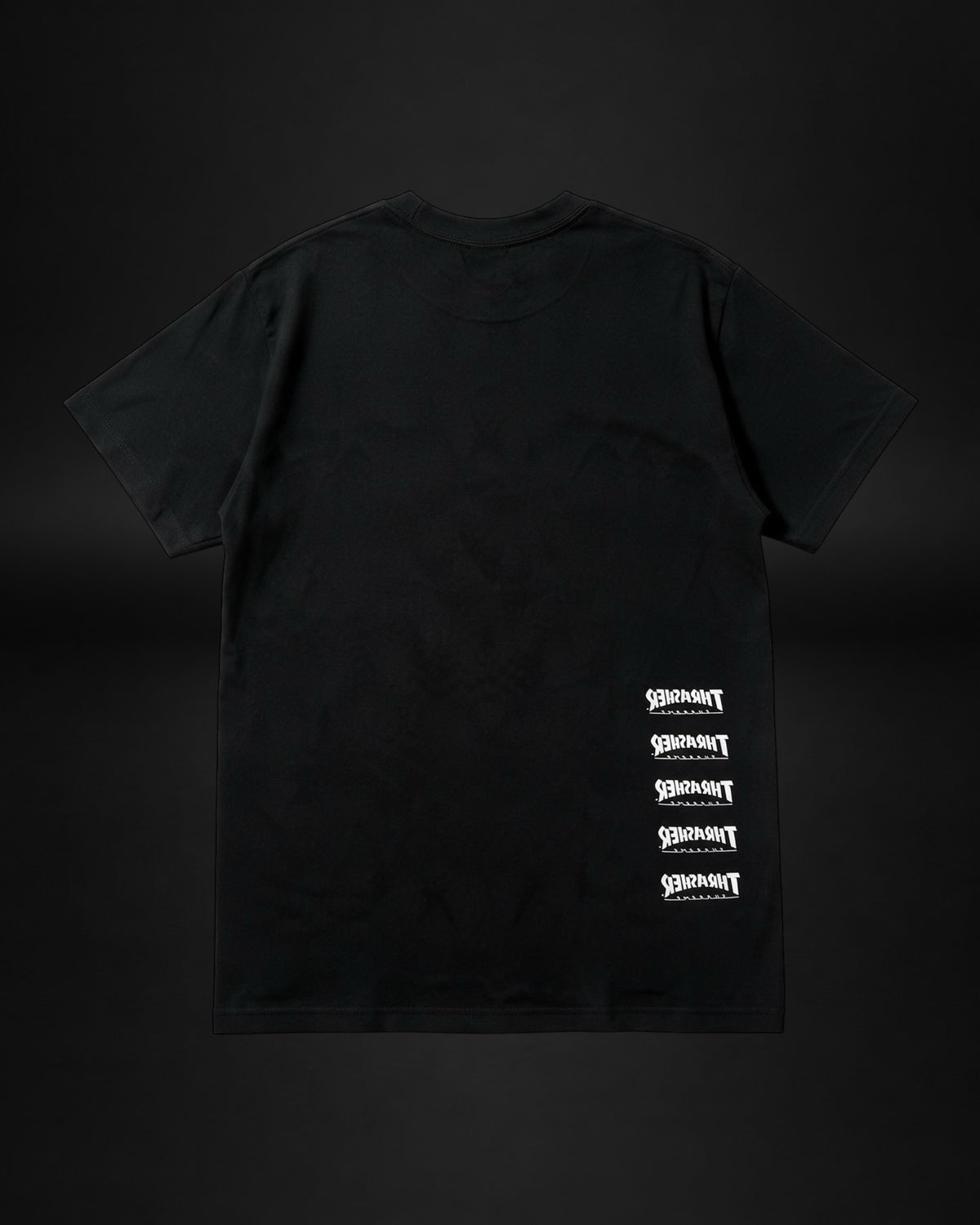Camiseta negra de algodón Saint Krew con logotipos apilados de Supreme y Thrasher en la parte posterior