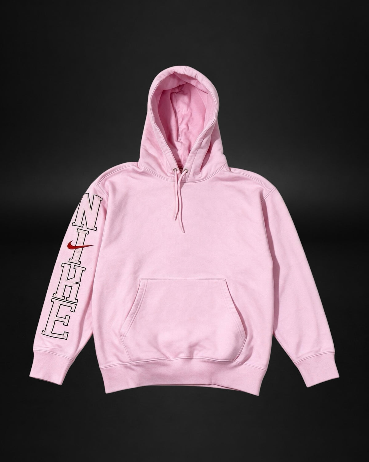 Sudadera con capucha Saint Krew Nike rosa pastel con gráfico vertical en la manga y bolsillo frontal tipo canguro