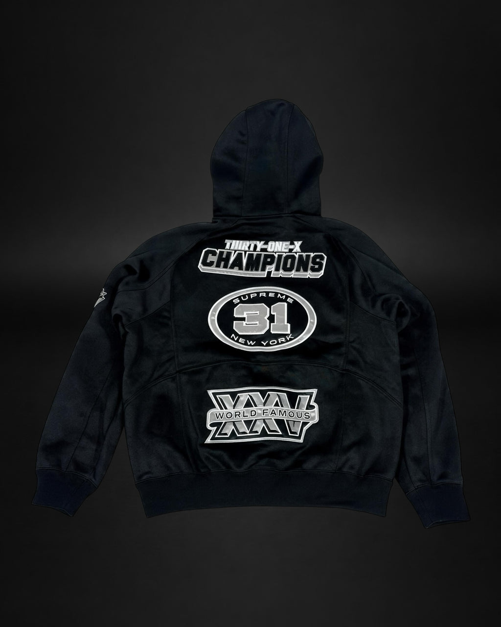 Sudadera con capucha Saint Krew negra con gráficos de carreras y parches bordados en la espalda
