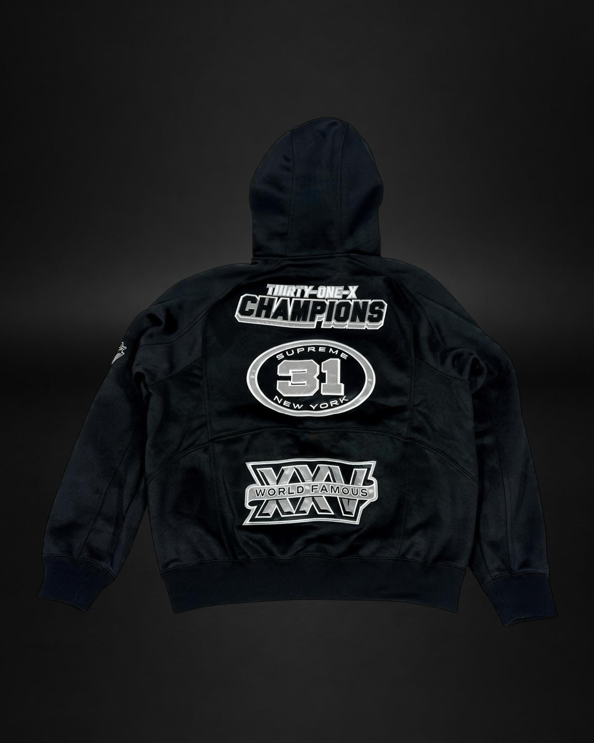 Sudadera con capucha Saint Krew negra con gráficos de carreras y parches bordados en la espalda