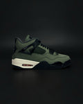 Zapatillas Saint Krew de corte alto en nobuk verde oliva con detalles negros y entresuela crema estilo streetwear